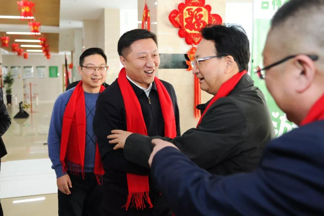 吉林省委副书记、省长景俊海与爱心企业代表共同慰问吉林省孤儿学校