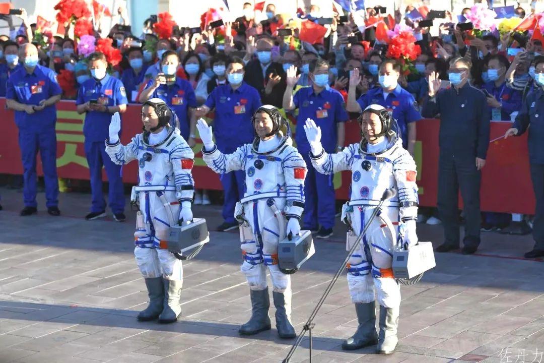 中国航天事业合作伙伴佐丹力159祝贺神舟十二号载人飞船发射圆满成功!