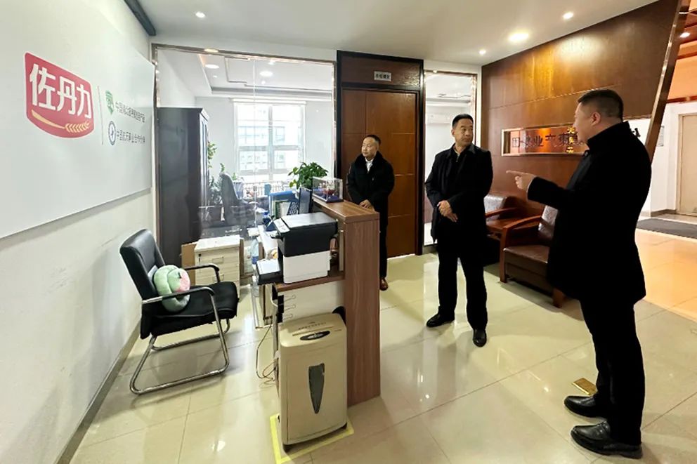 助力优化营商环境 长春新区人民法院分党组书记薛成君一行走访佐丹力集团